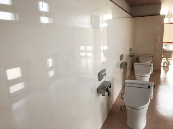 学校トイレ壁面パネル（FX-3421G） イメージ