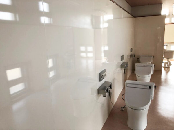 学校トイレ壁面パネル（FX　G　3421） イメージ
